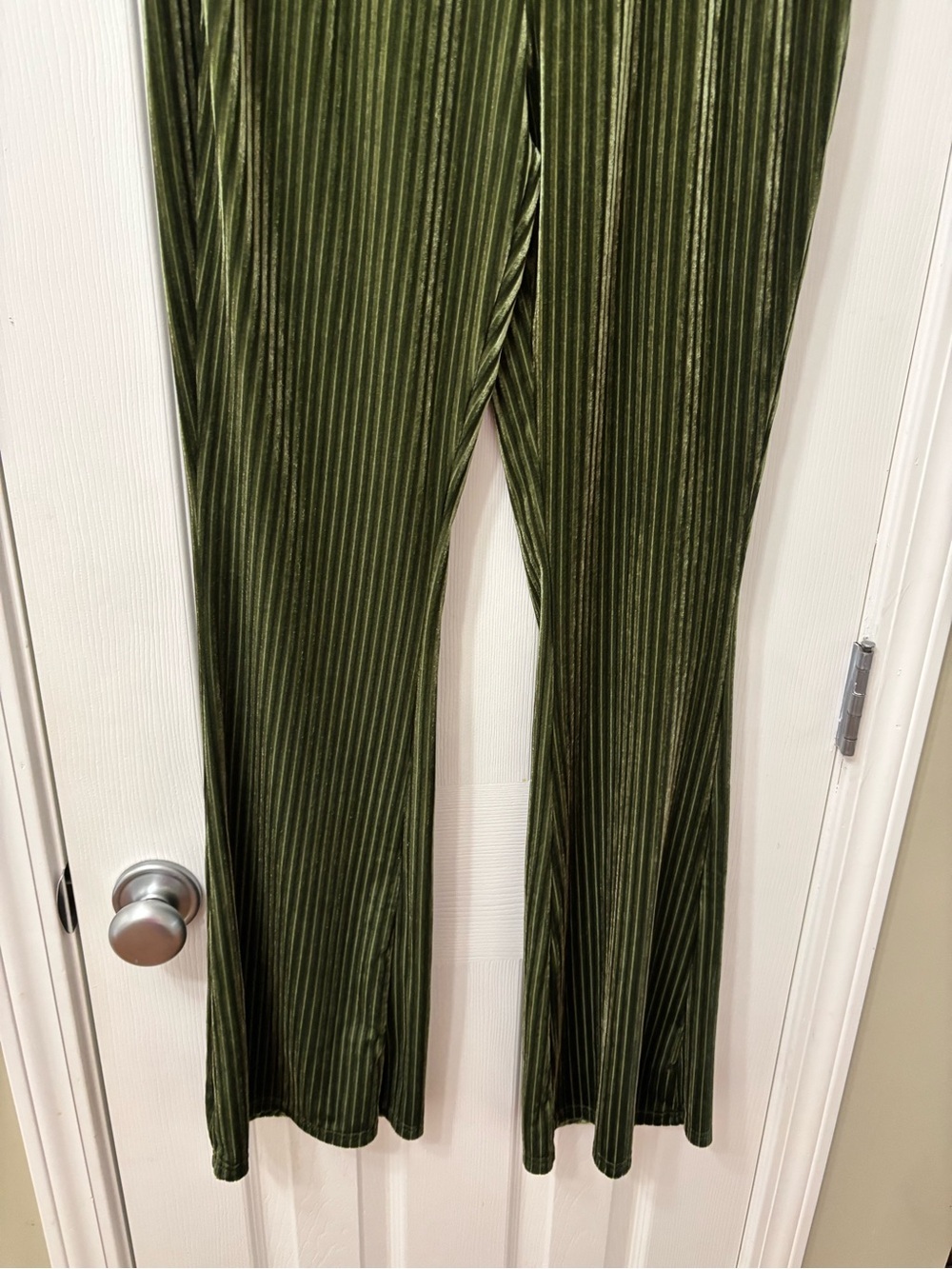 SHEIN Olive Green Pull On Velvet Ribbed Flare Pants Size Large High Rise Stretch - Picture 4 of 8